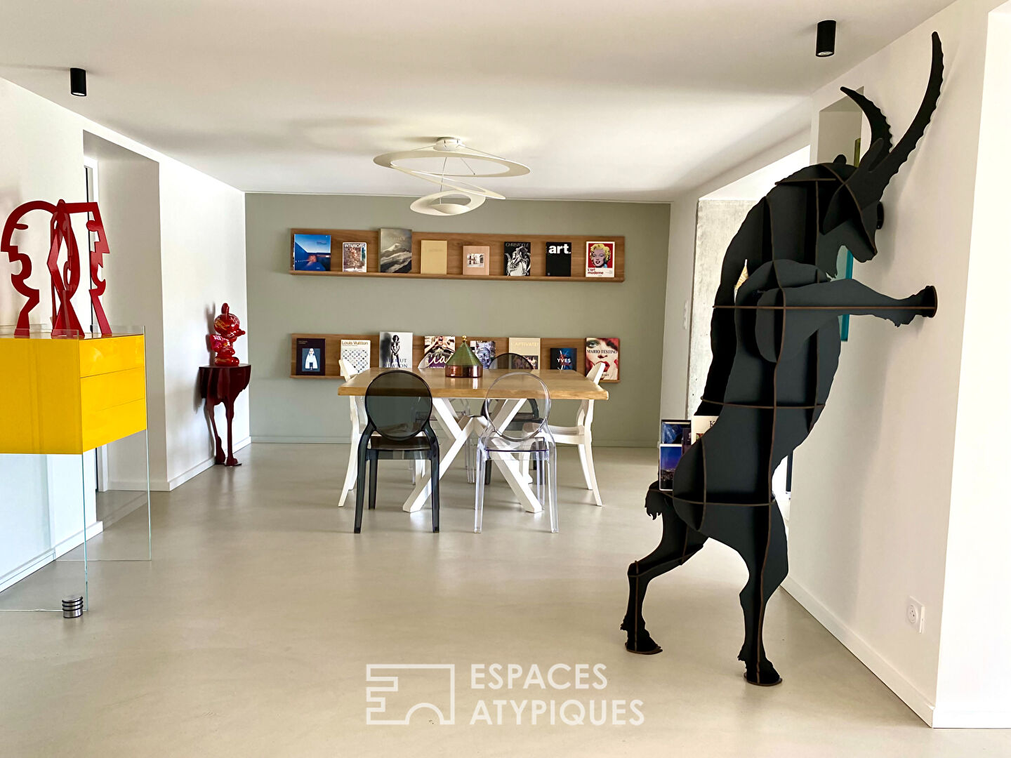 This modern villa in Ardèche offers a tailor-made living environment.