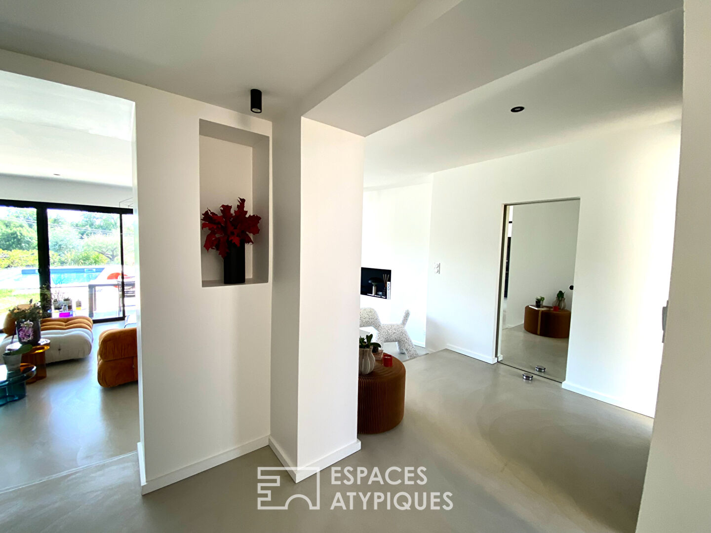 This modern villa in Ardèche offers a tailor-made living environment.