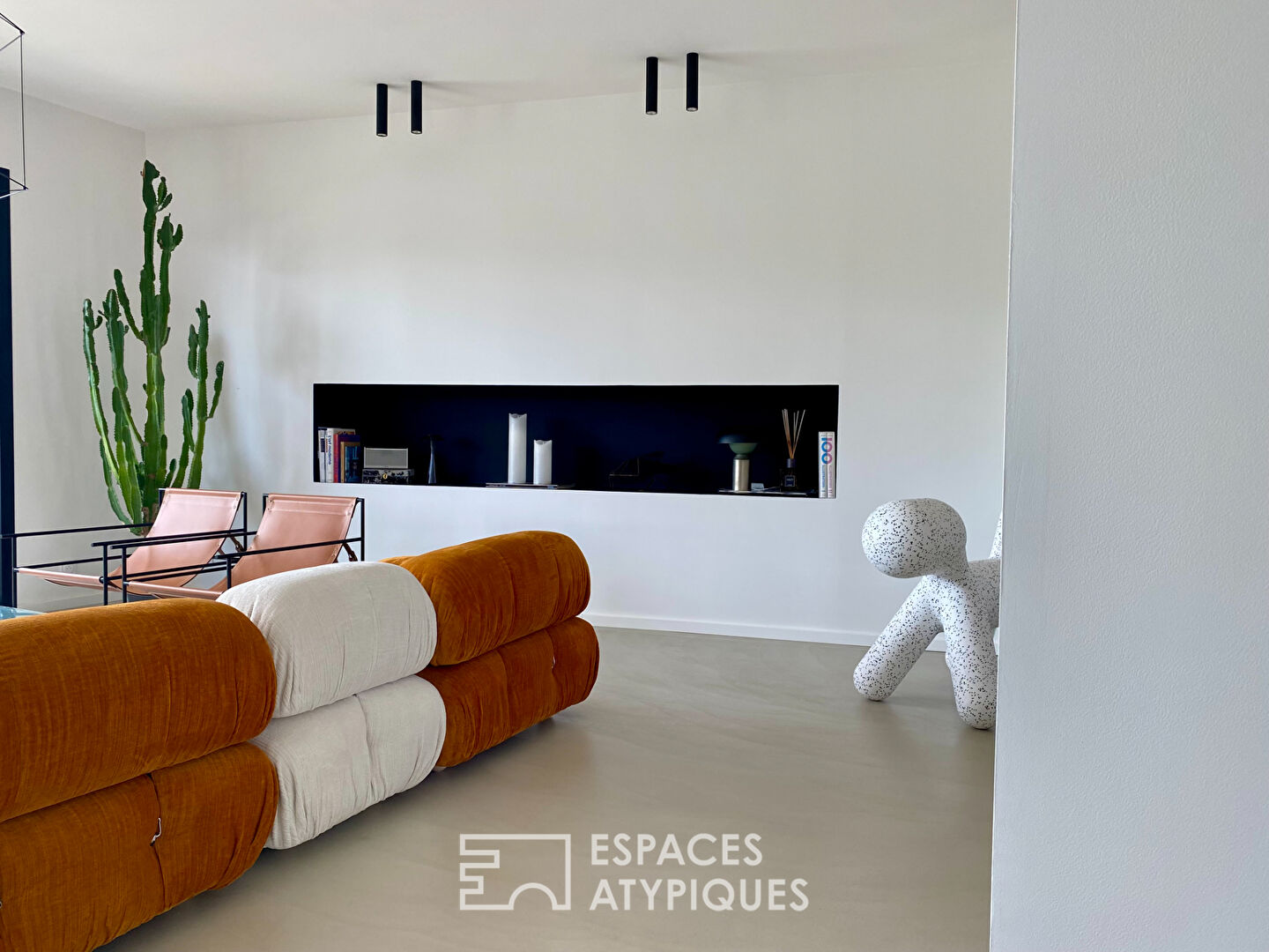 This modern villa in Ardèche offers a tailor-made living environment.