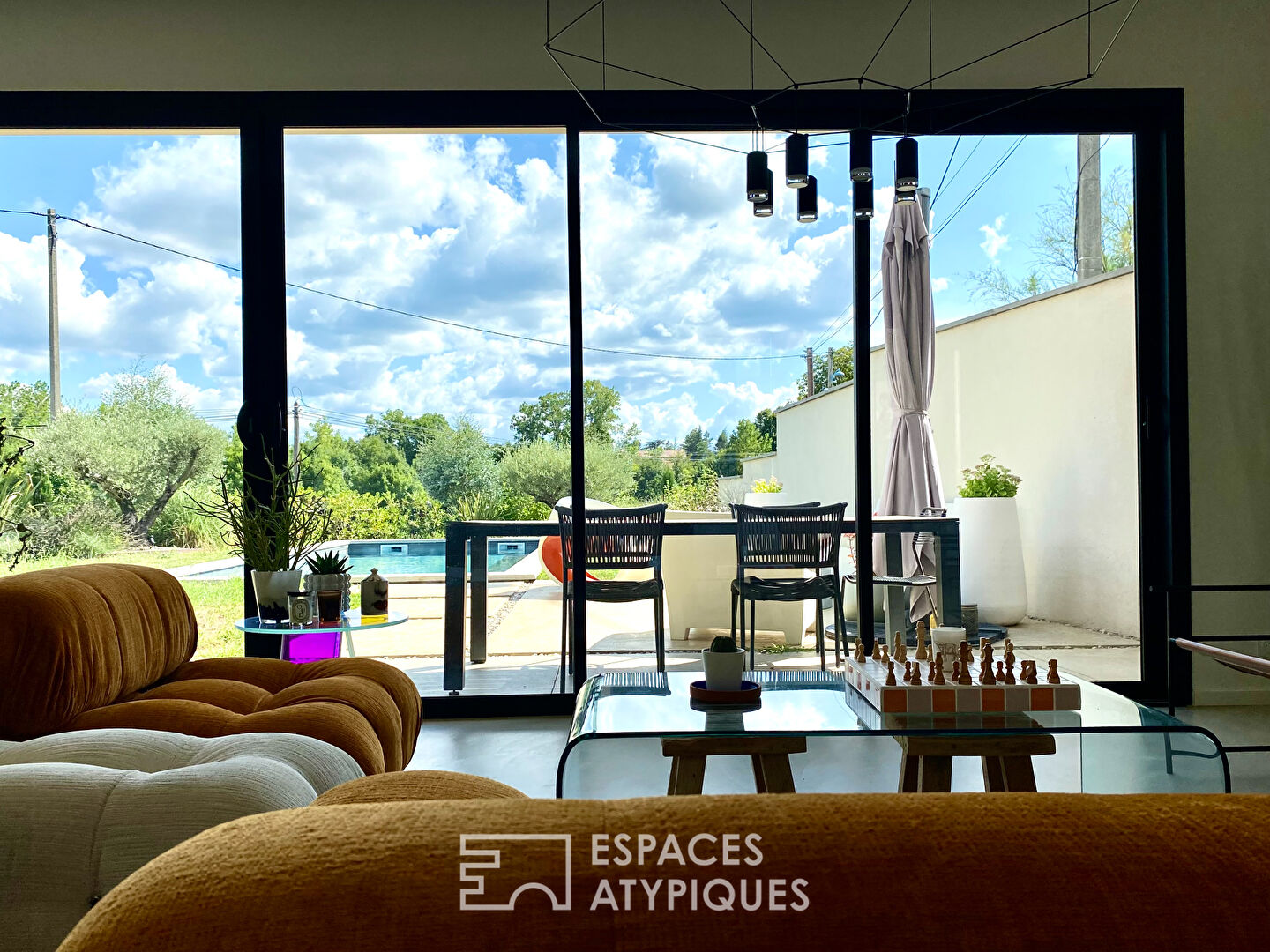 This modern villa in Ardèche offers a tailor-made living environment.