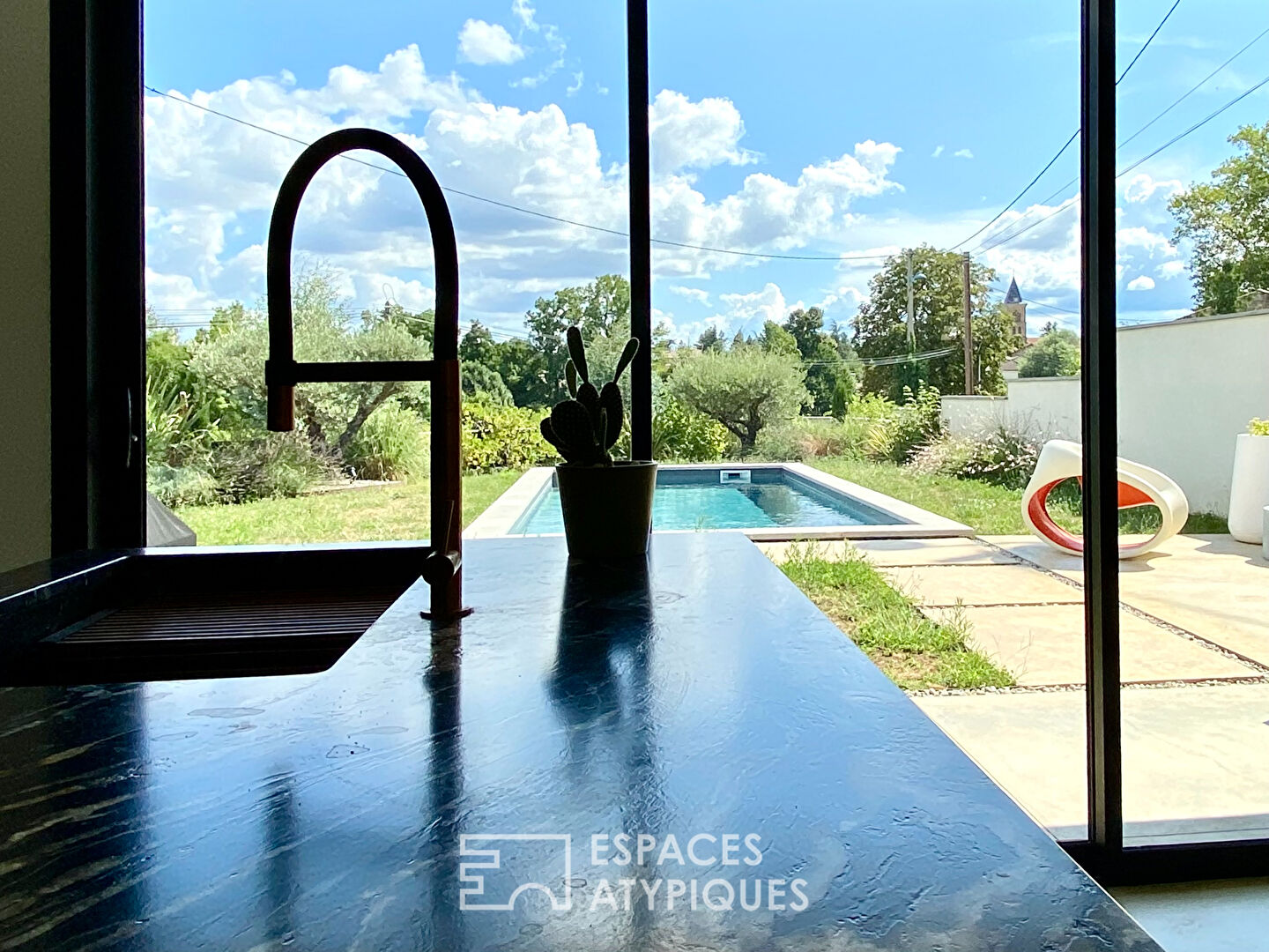This modern villa in Ardèche offers a tailor-made living environment.
