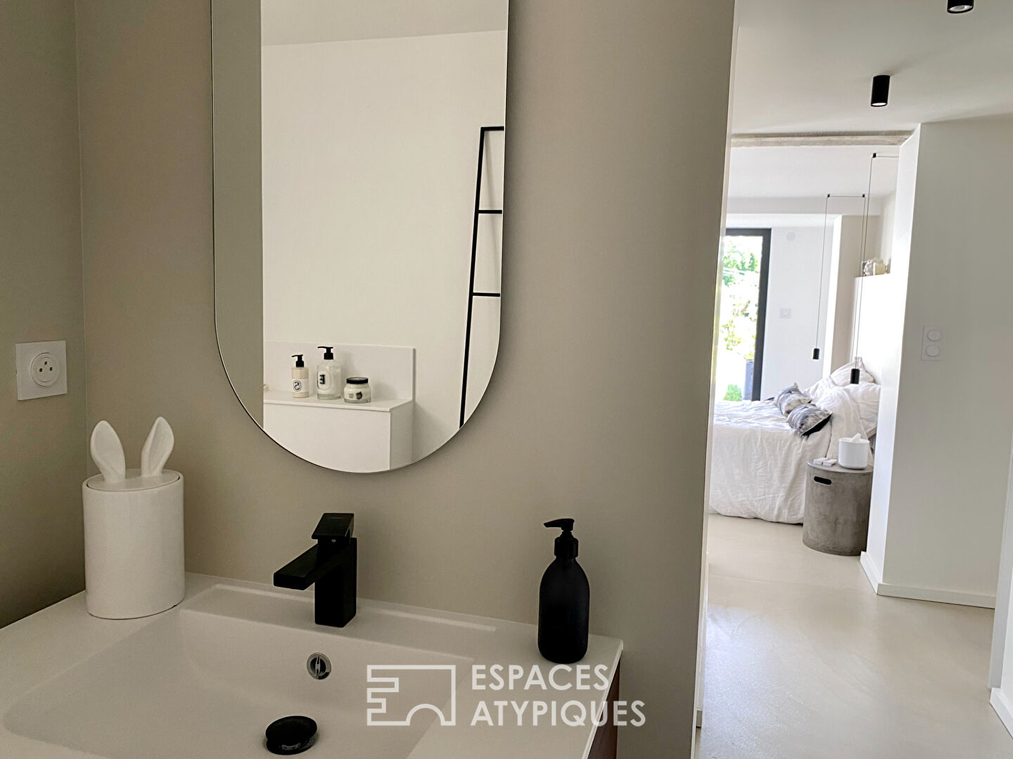 This modern villa in Ardèche offers a tailor-made living environment.