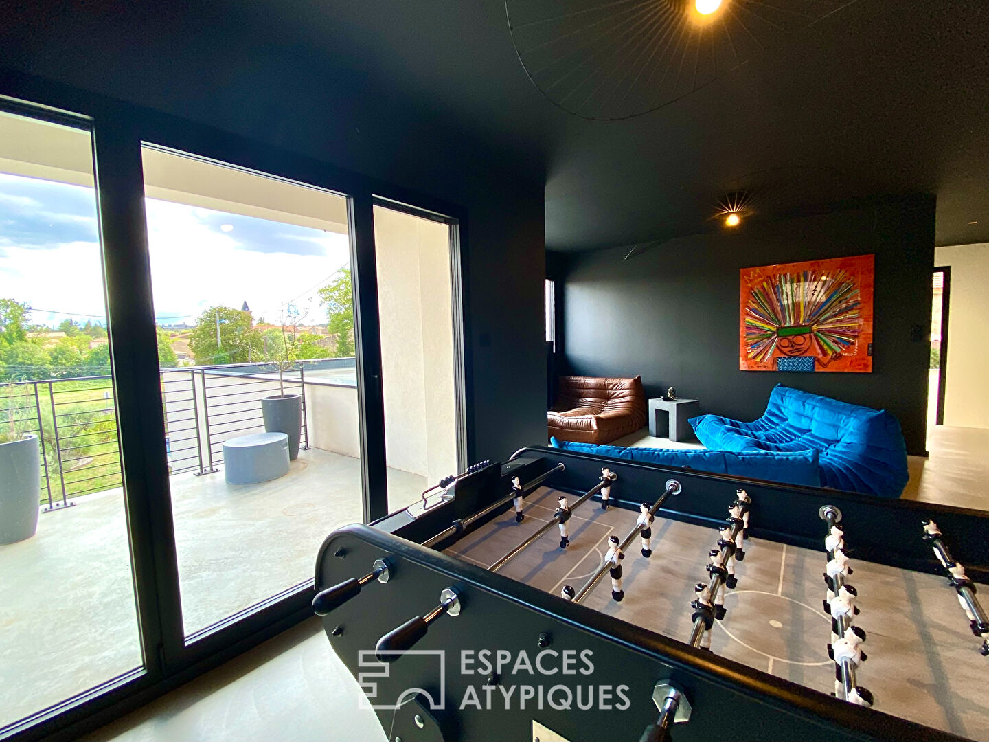 This modern villa in Ardèche offers a tailor-made living environment.