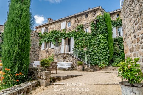 Maison ancienne de caractère avec piscine