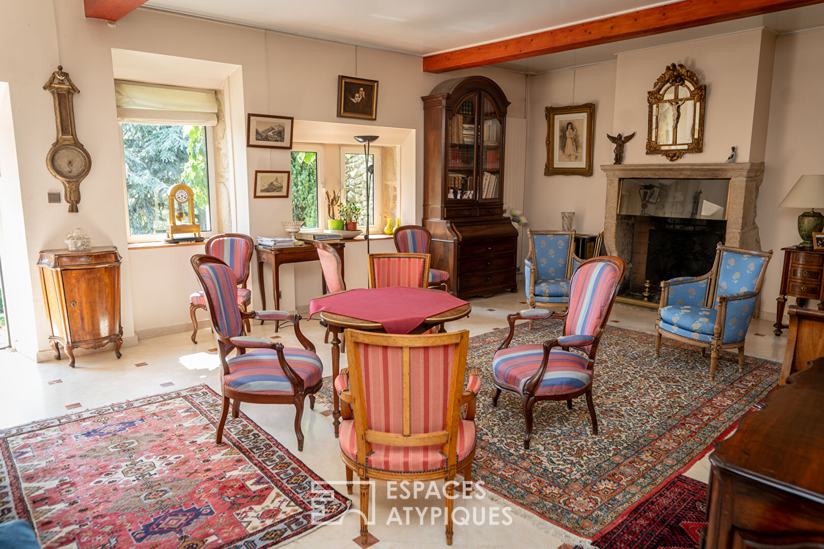 Maison ancienne de caractère avec piscine