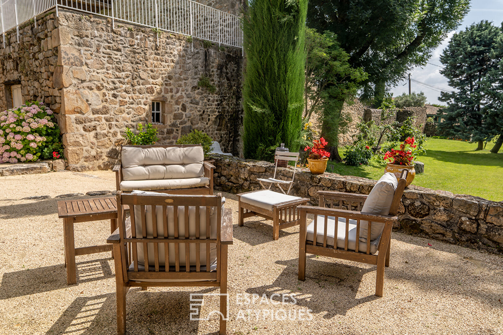 Maison ancienne de caractère avec piscine
