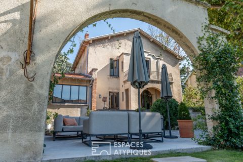 Grande maison bourgeoise rénovée avec jardin et piscine en centre ville