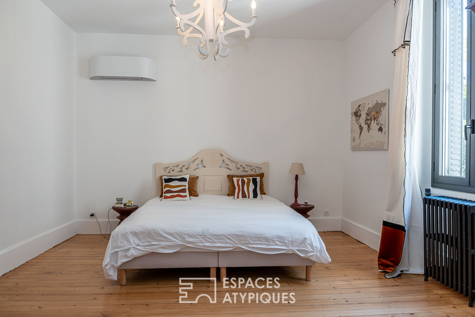 Grande maison bourgeoise rénovée avec jardin et piscine en centre ville