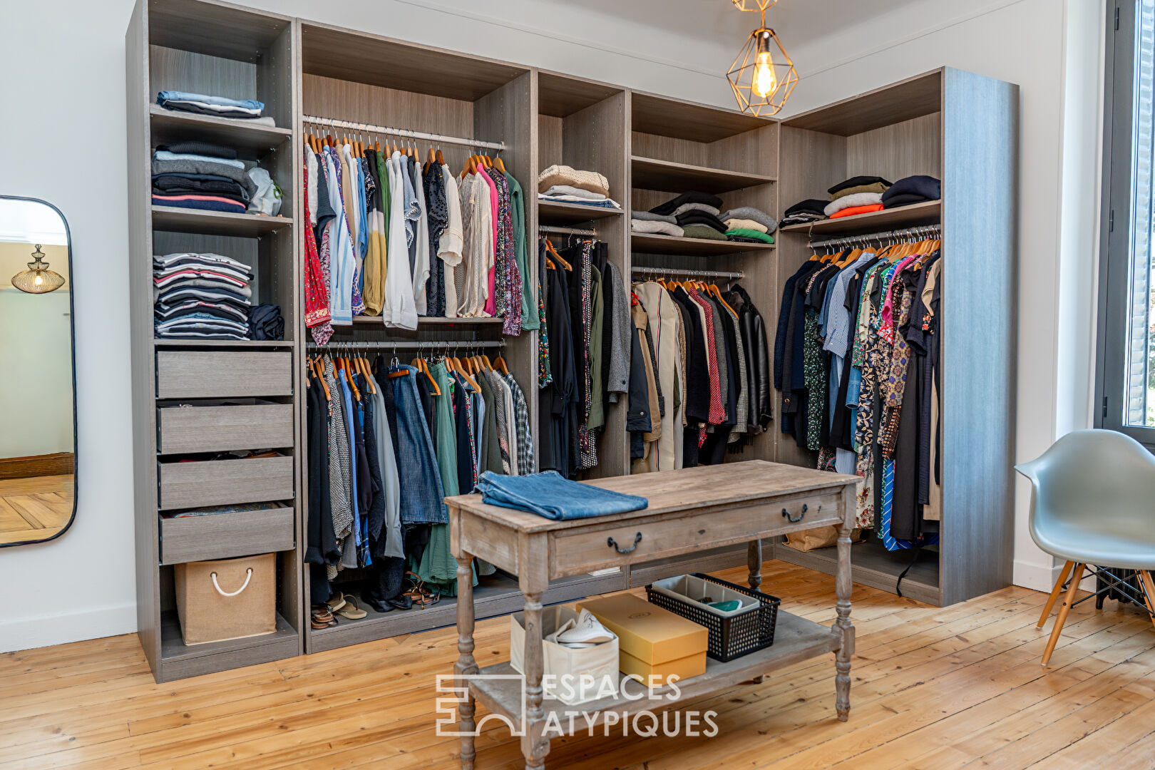 Grande maison bourgeoise rénovée avec jardin et piscine en centre ville