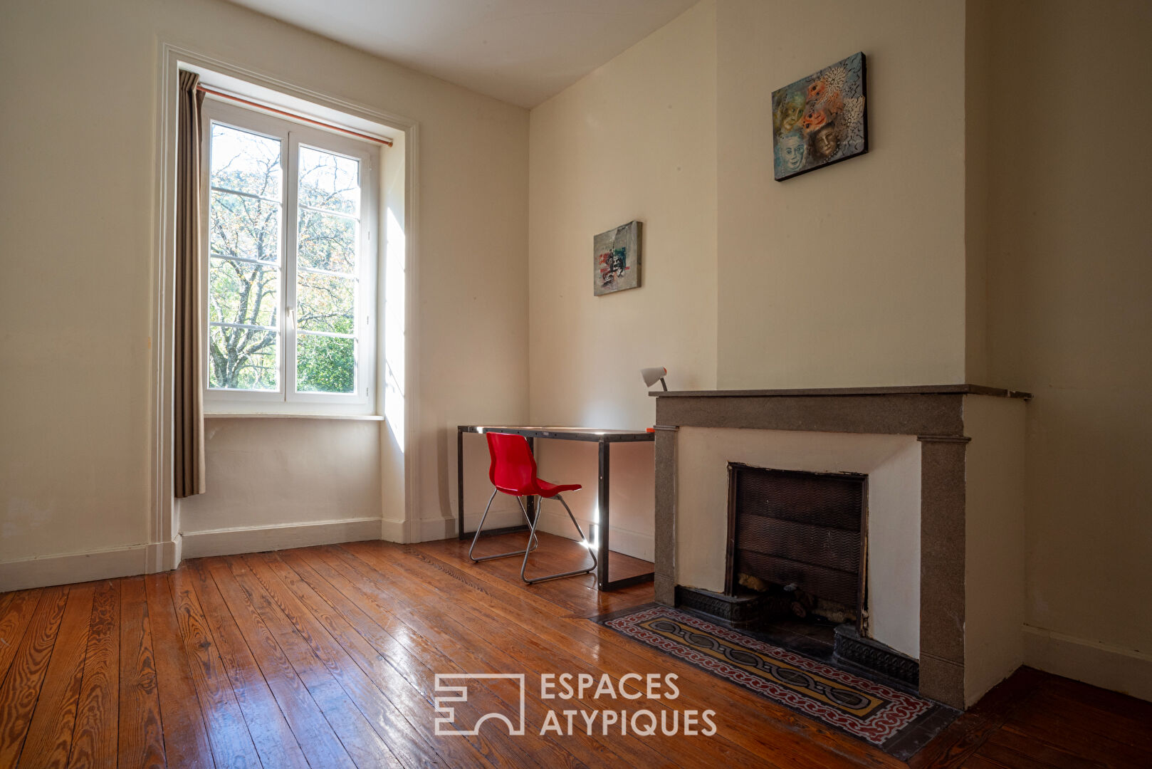 Maison de maître avec ancienne usine et jardin, proche vallée du Rhône