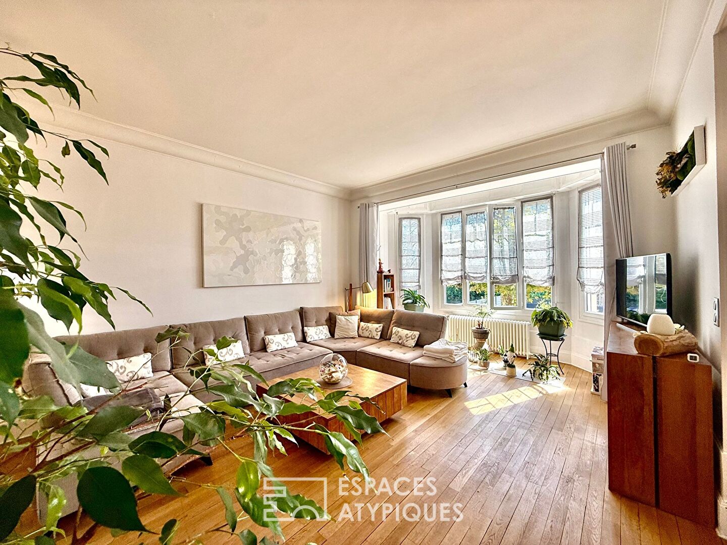Maison familiale rénovée avec piscine et jardin clos