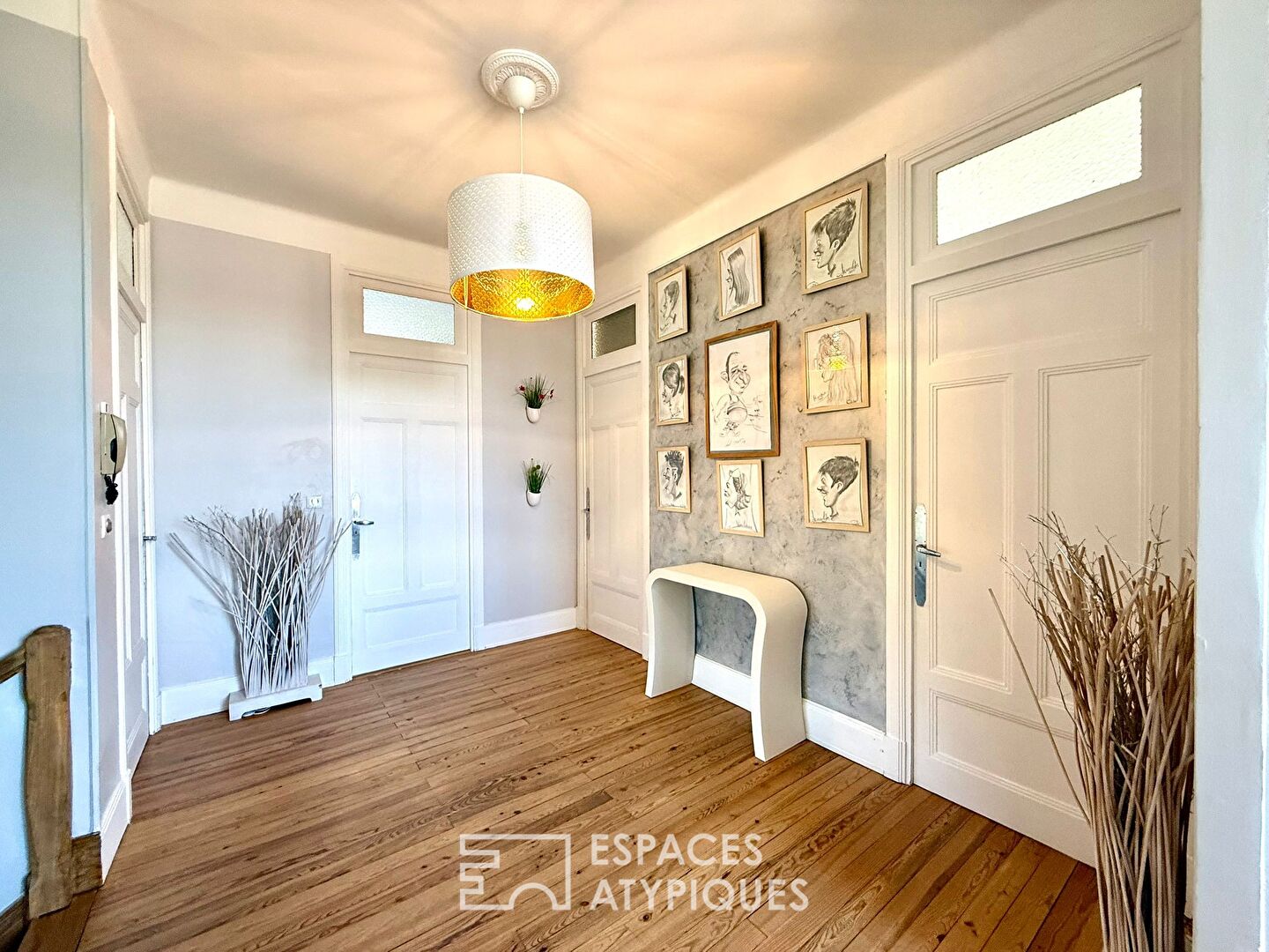 Maison familiale rénovée avec piscine et jardin clos