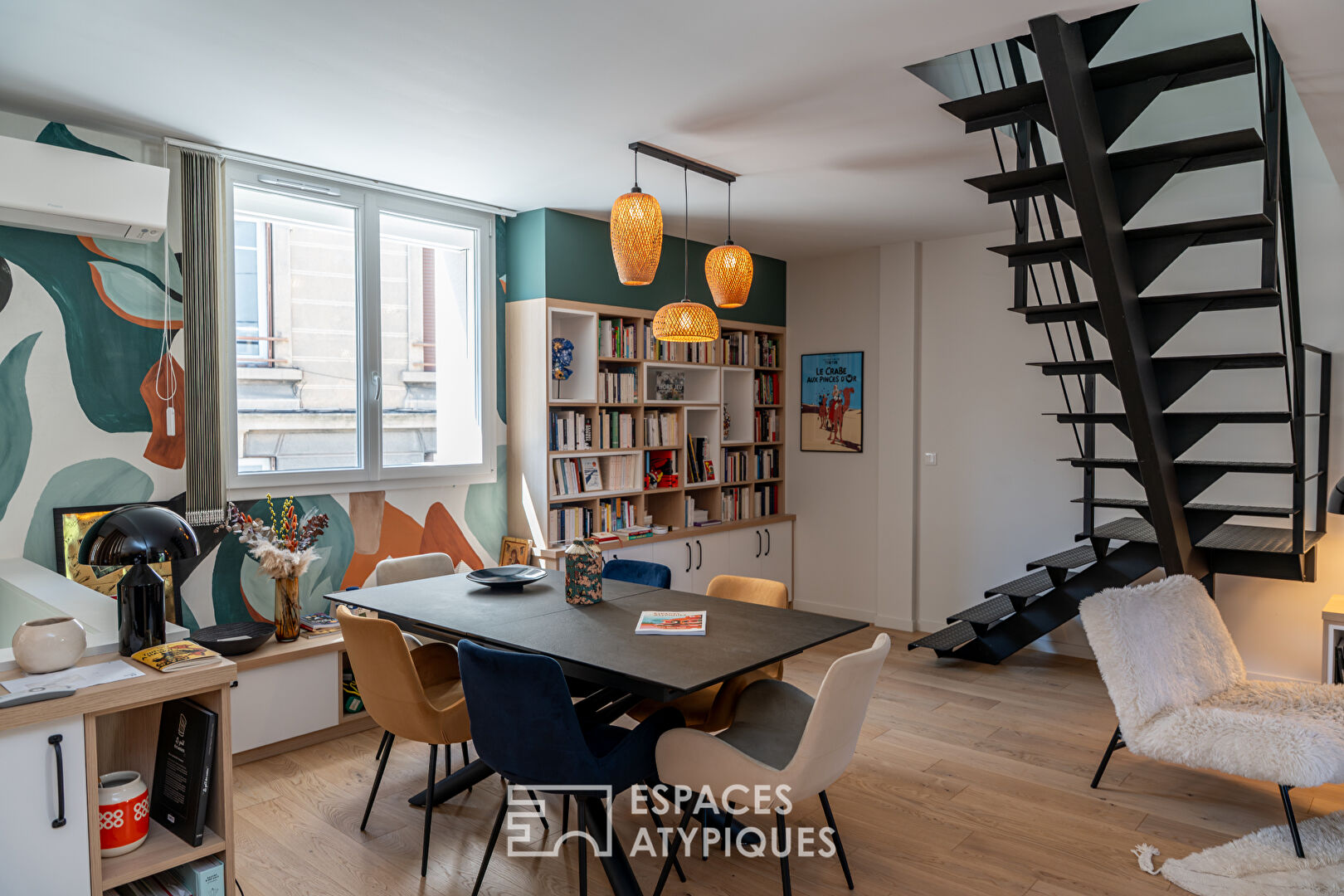 Renovated townhouse in central station area with outdoor space and 2 garages