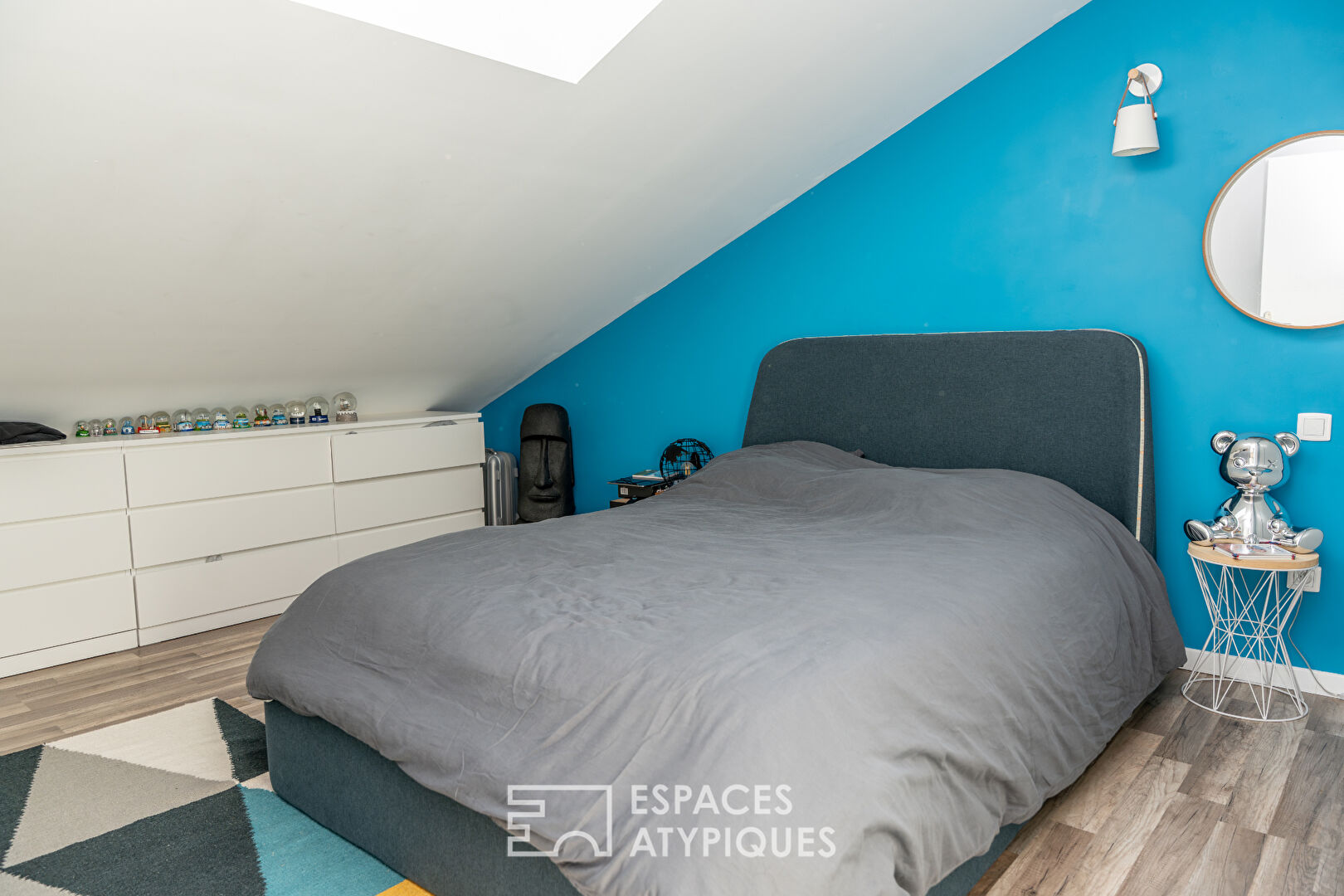 Renovated townhouse in central station area with outdoor space and 2 garages