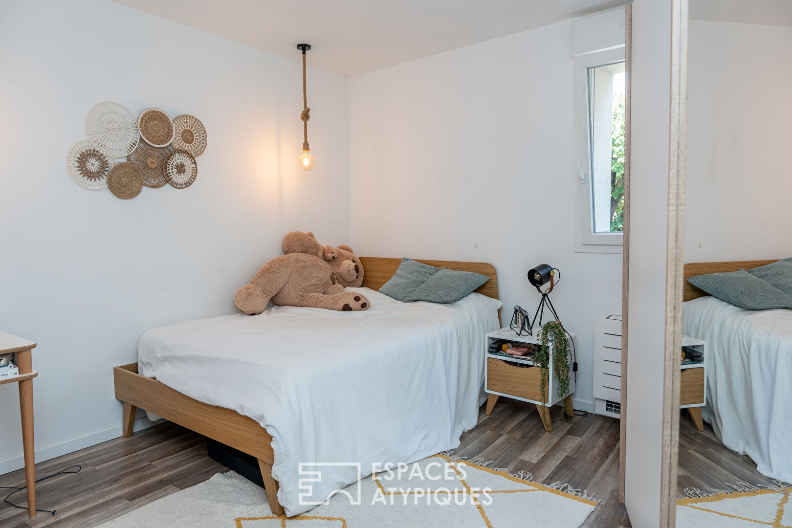 Renovated townhouse in central station area with outdoor space and 2 garages