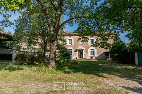 Maison de maître en centre ville avec ses dépendances et un grand jardin