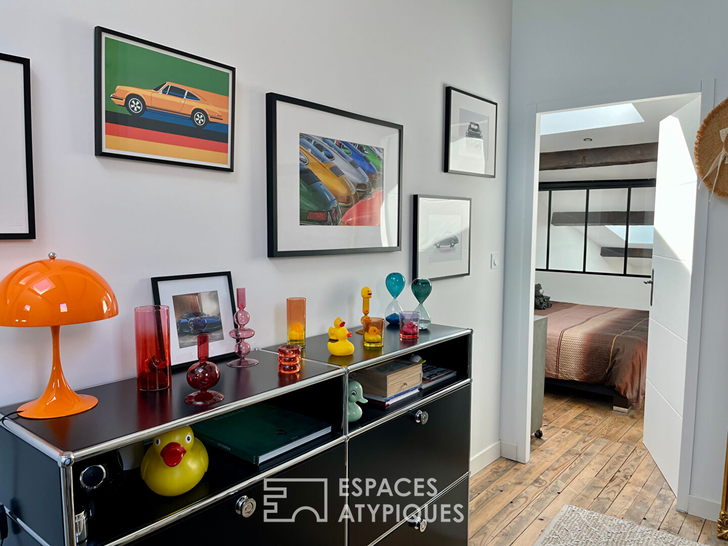 Renovated 3-bedroom apartment with terrace and garage in the historic center