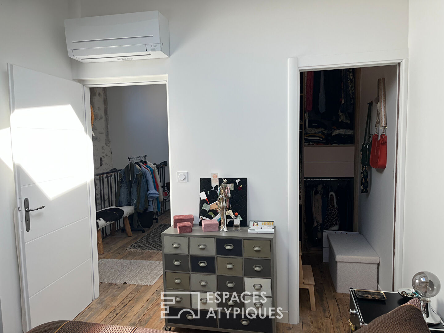 Renovated 3-bedroom apartment with terrace and garage in the historic center