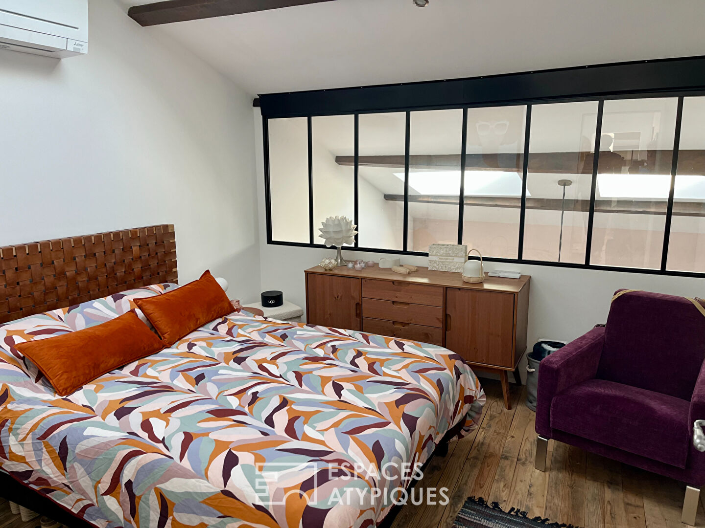 Renovated 3-bedroom apartment with terrace and garage in the historic center