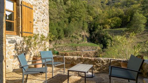 Ancienne ferme en pierre rénovée typique proche de Vals les bains