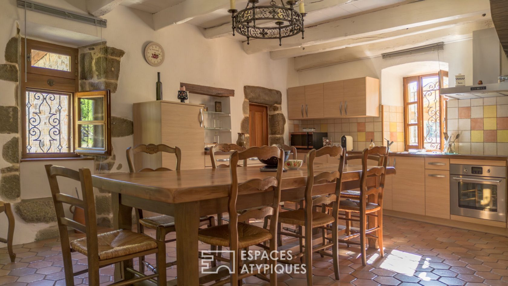 Ancienne ferme en pierre rénovée typique proche de Vals les bains