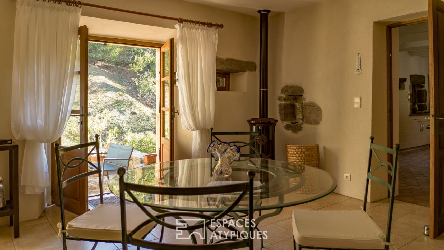 Ancienne ferme en pierre rénovée typique proche de Vals les bains