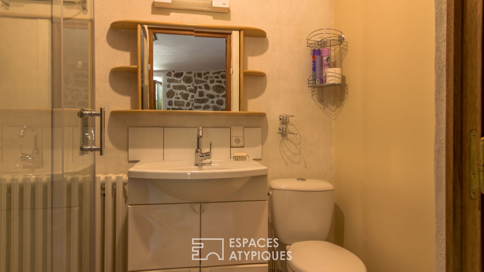 Ancienne ferme en pierre rénovée typique proche de Vals les bains