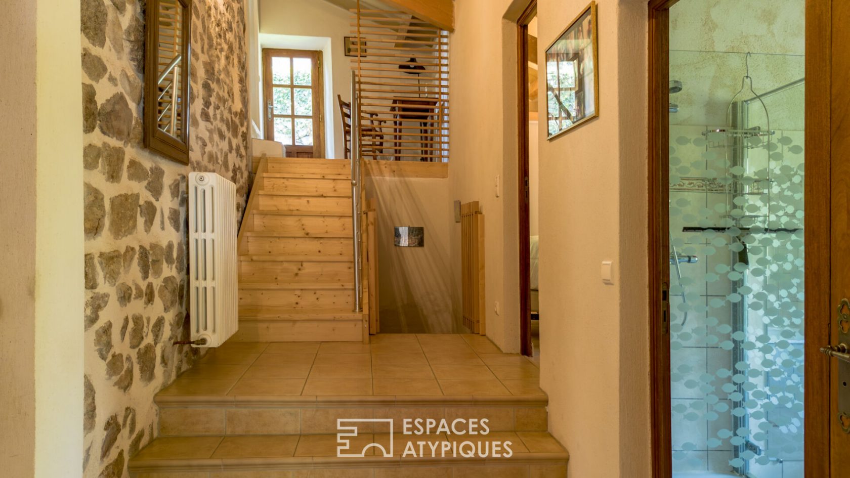 Ancienne ferme en pierre rénovée typique proche de Vals les bains