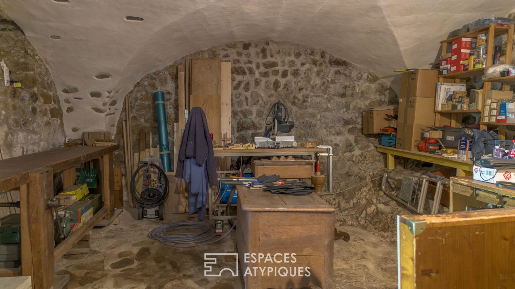 Ancienne ferme en pierre rénovée typique proche de Vals les bains