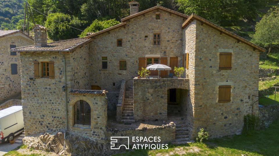 Ancienne ferme en pierre rénovée typique proche de Vals les bains