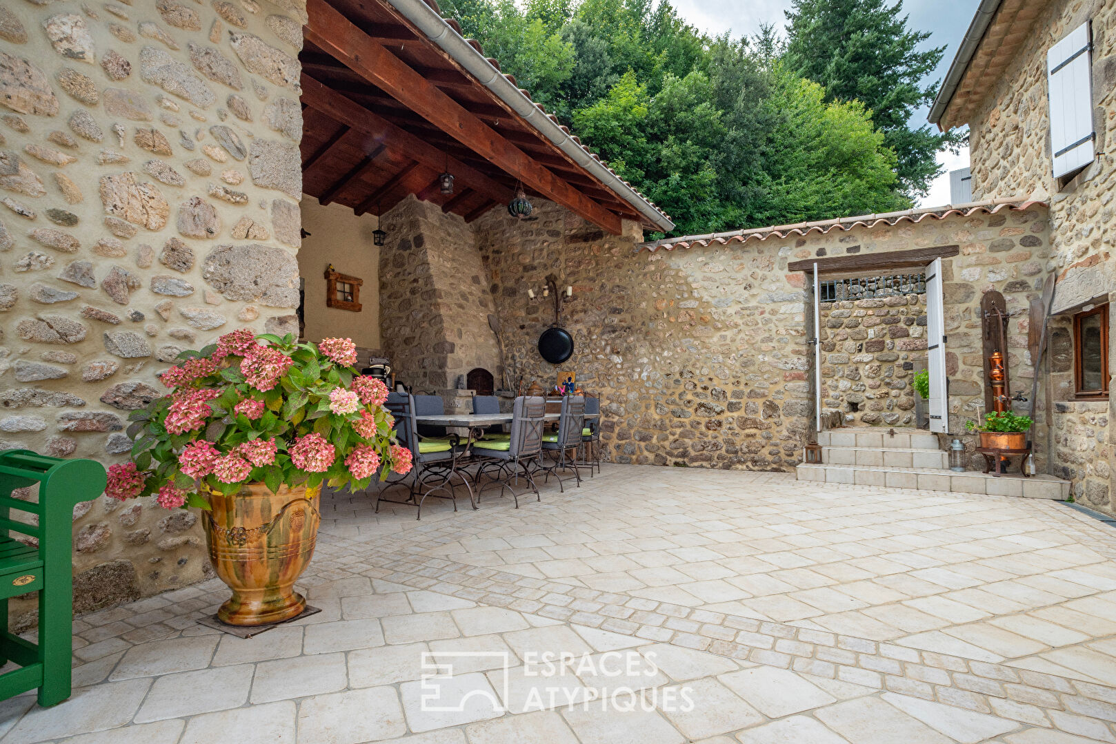 Ancienne ferme en pierre rénovée, piscine, vergers, vue panoramique