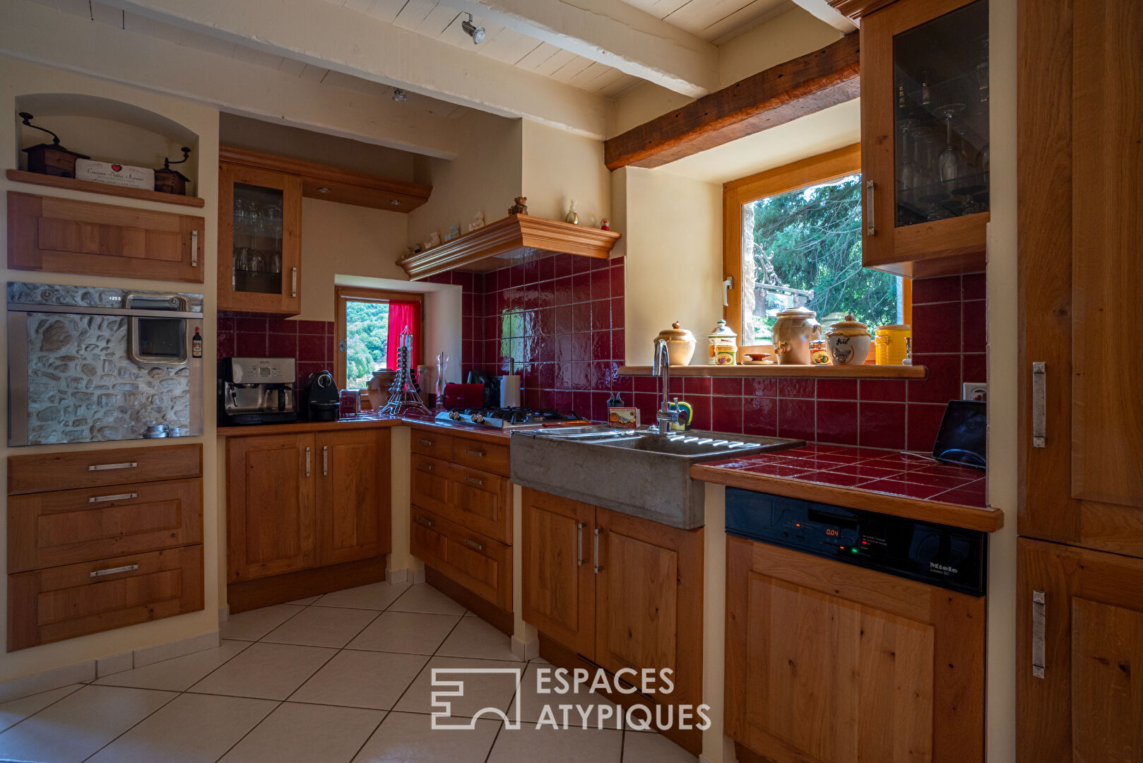 Ancienne ferme en pierre rénovée, piscine, vergers, vue panoramique