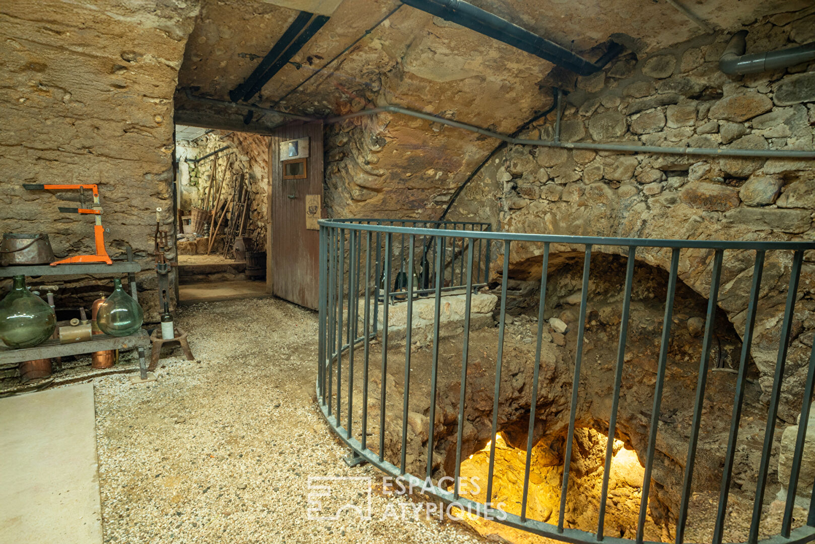 Ancienne ferme en pierre rénovée, piscine, vergers, vue panoramique