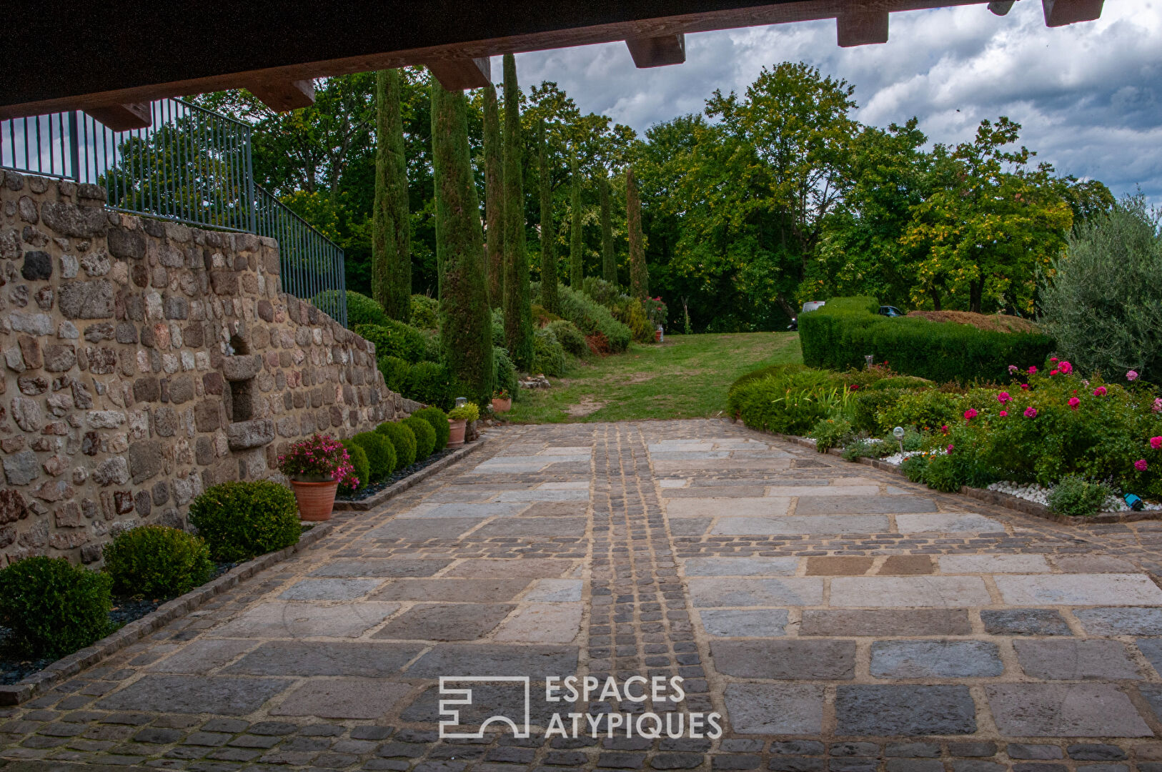 Ancienne ferme en pierre rénovée, piscine, vergers, vue panoramique