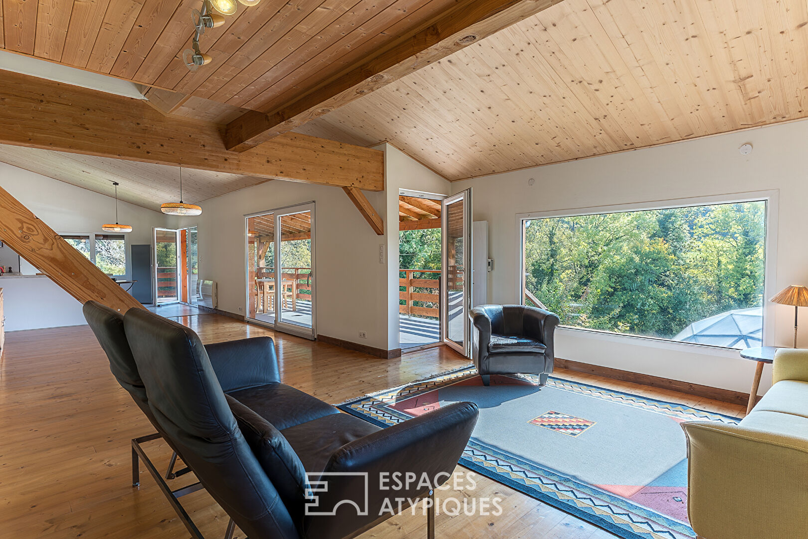 Maison chaleureuse orientée sud, avec atelier et petite serre à Chamaloc