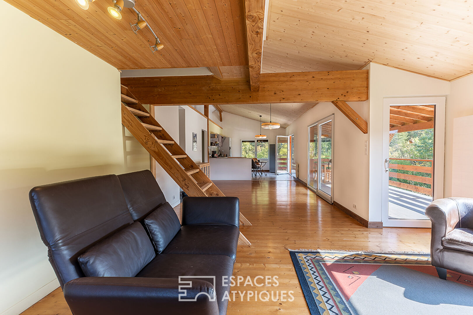 Maison chaleureuse orientée sud, avec atelier et petite serre à Chamaloc