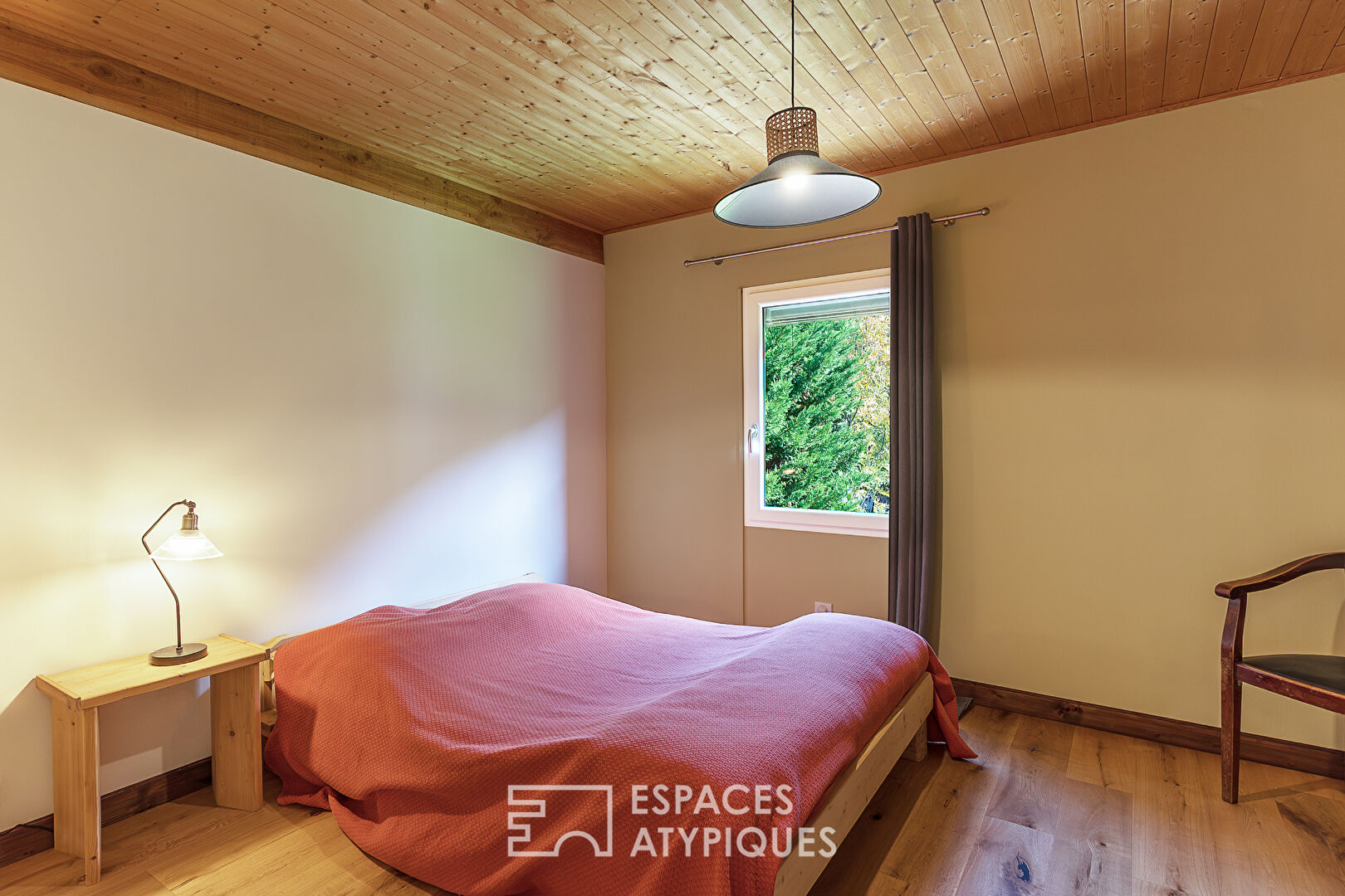 Maison chaleureuse orientée sud, avec atelier et petite serre à Chamaloc