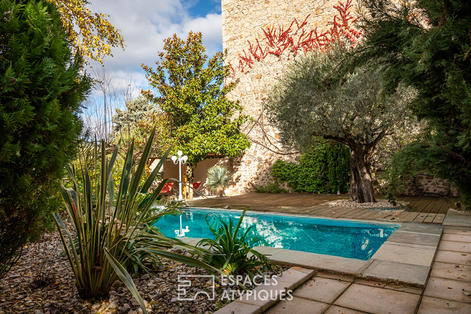 En Ardèche, une étonnante maison de ville indépendante.