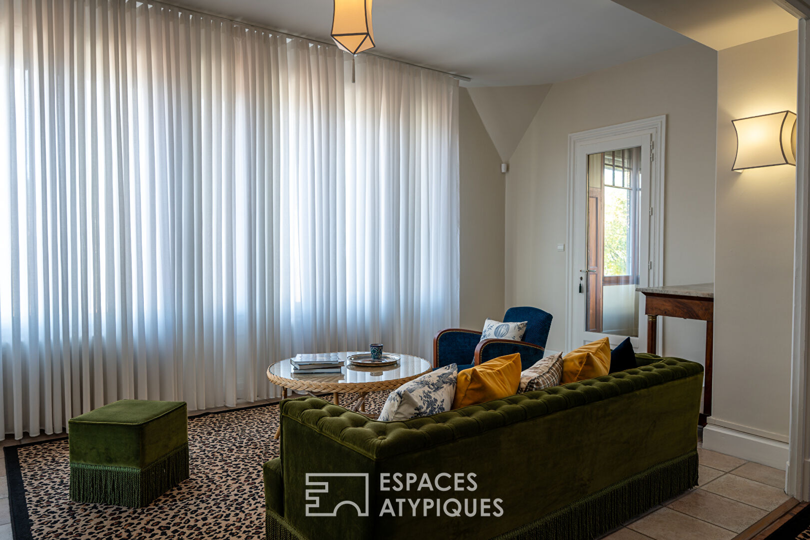 En Ardèche, une étonnante maison de ville indépendante.