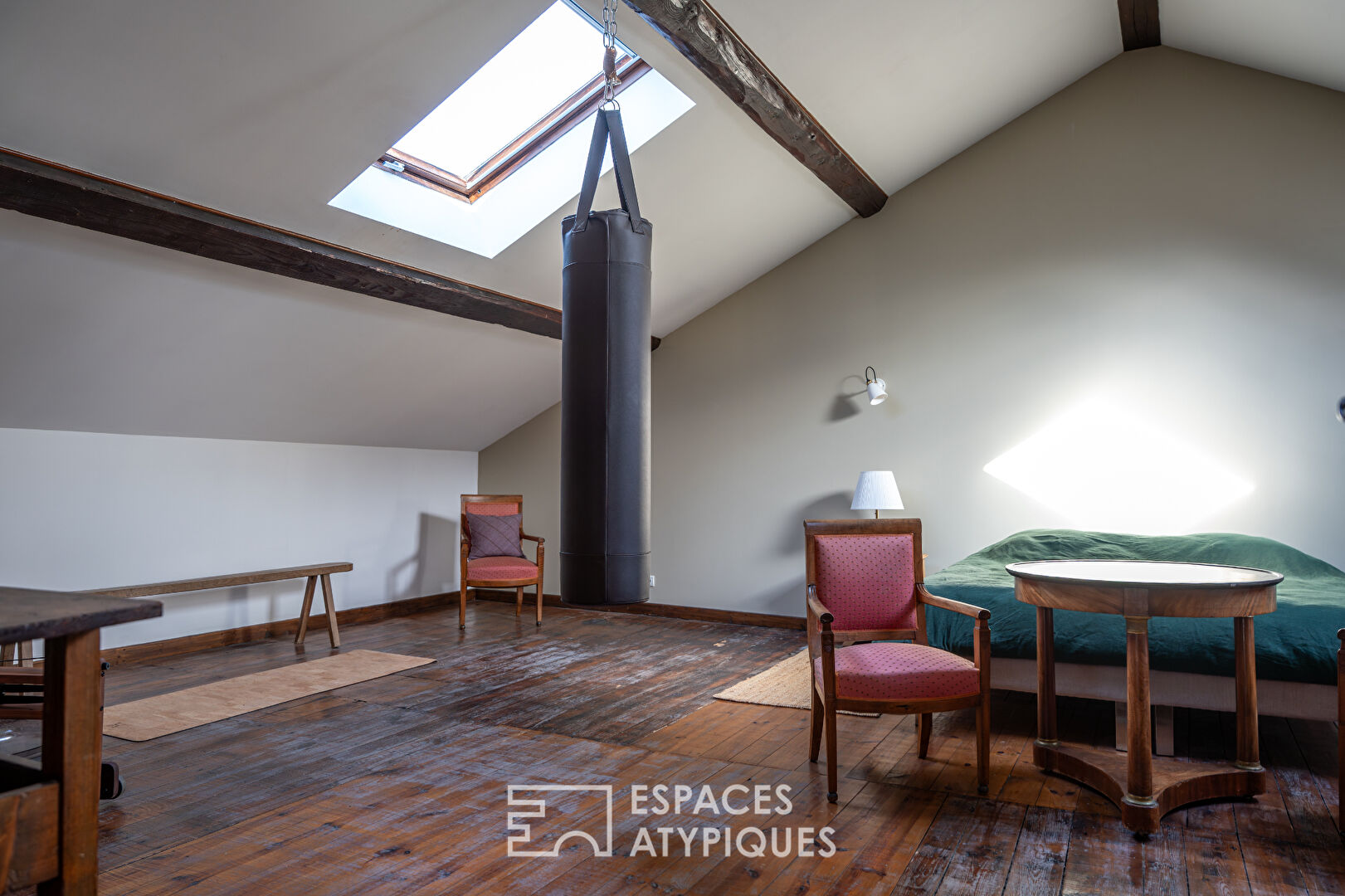 En Ardèche, une étonnante maison de ville indépendante.