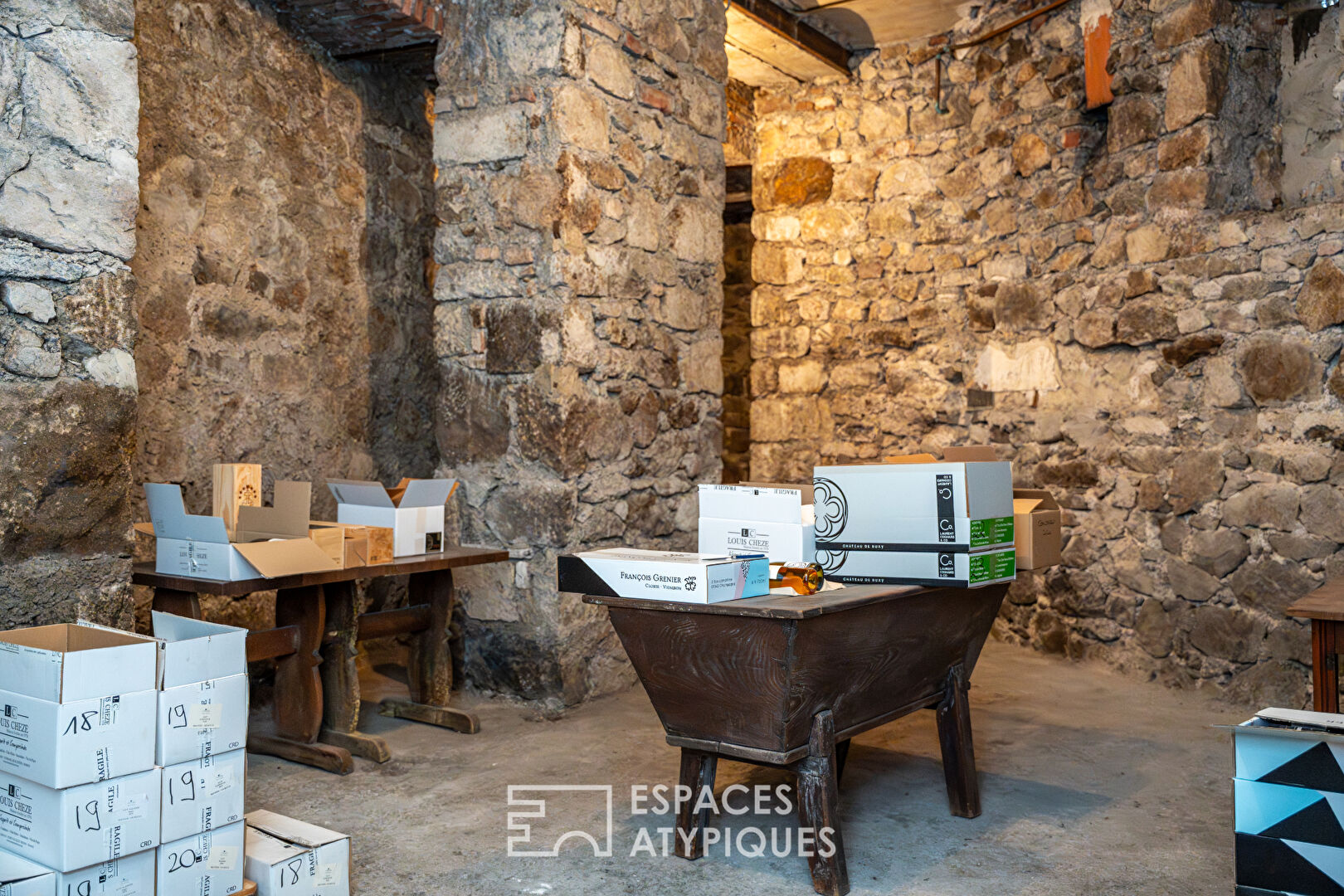 En Ardèche, une étonnante maison de ville indépendante.