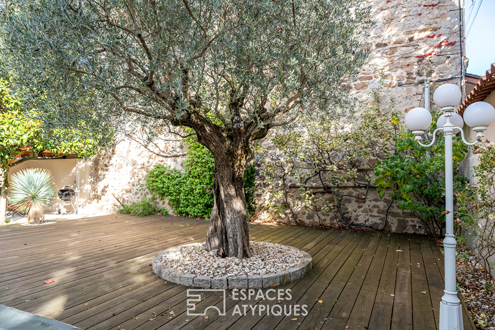 En Ardèche, une étonnante maison de ville indépendante.