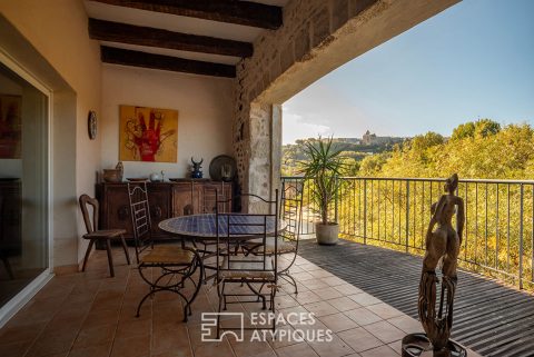Loft d’artiste lumineux avec terrasse et vue