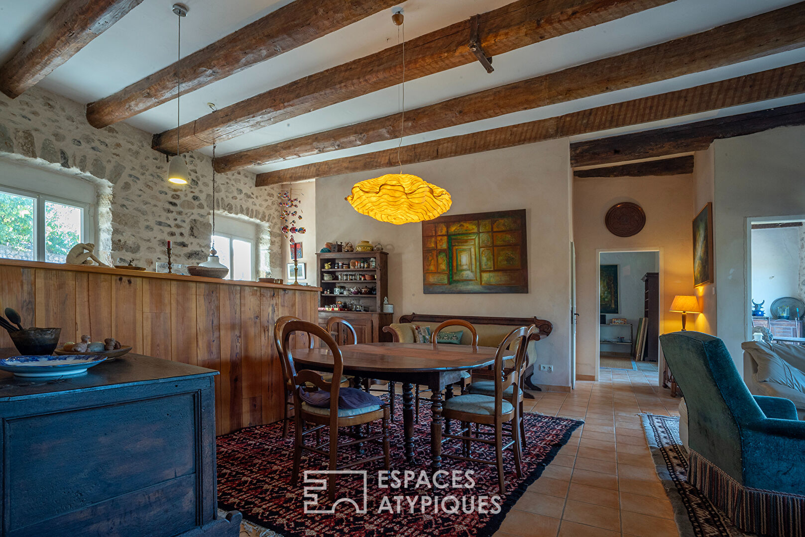 Loft d’artiste lumineux avec terrasse et vue