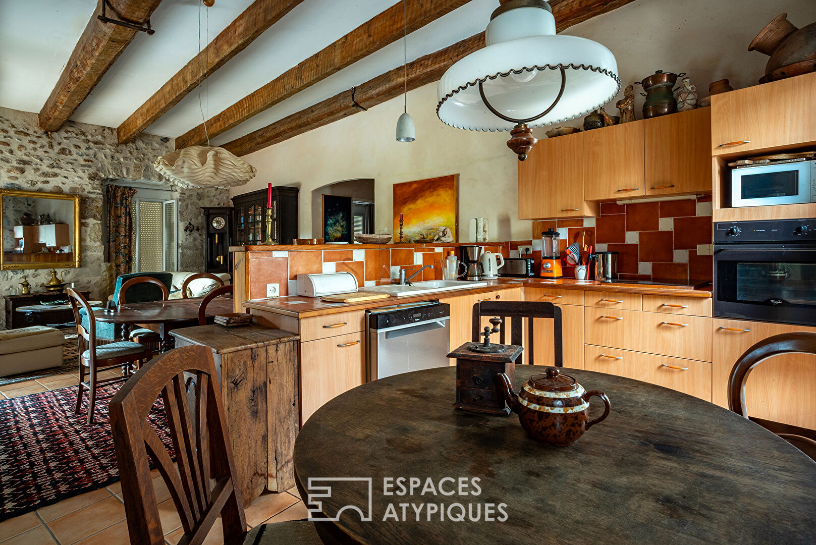 Loft d’artiste lumineux avec terrasse et vue