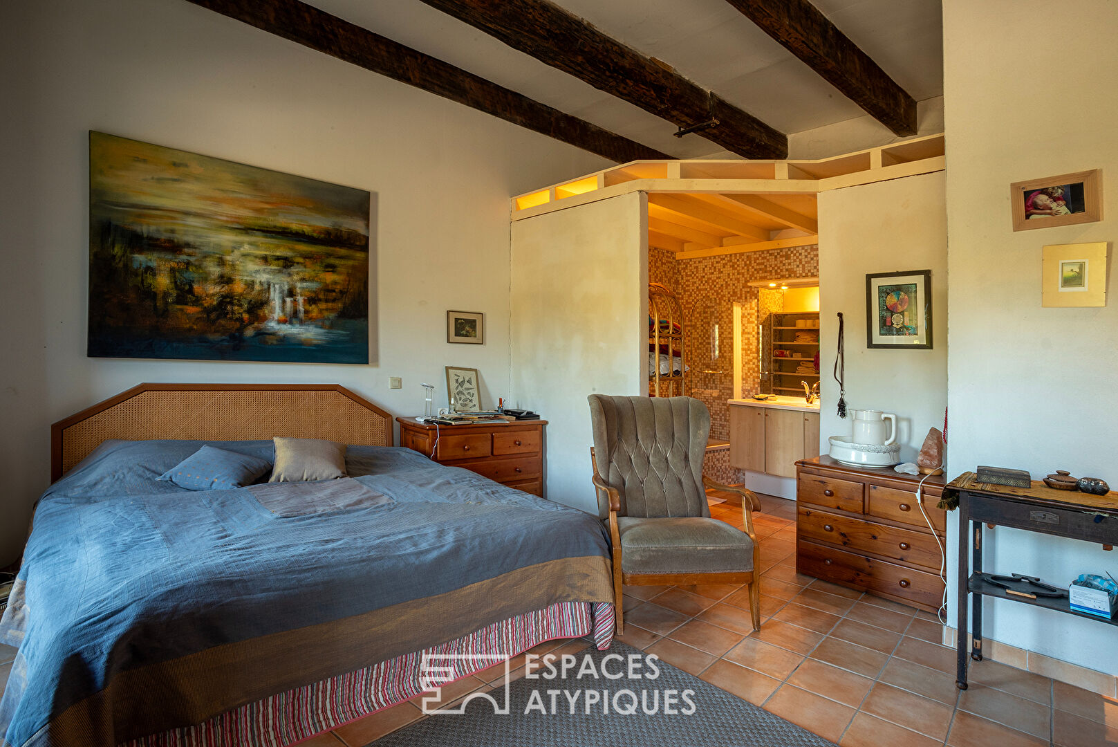 Loft d’artiste lumineux avec terrasse et vue