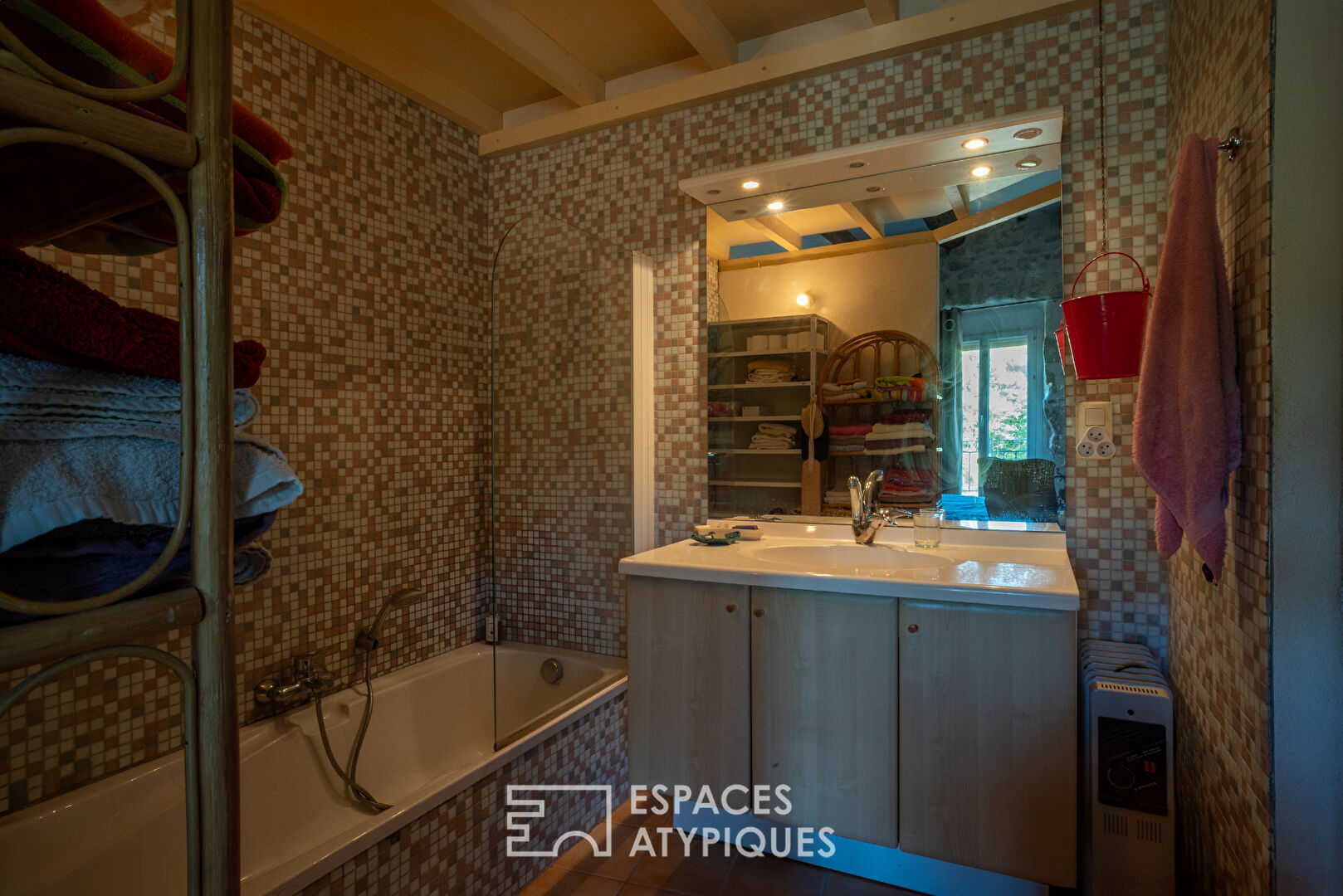 Loft d’artiste lumineux avec terrasse et vue