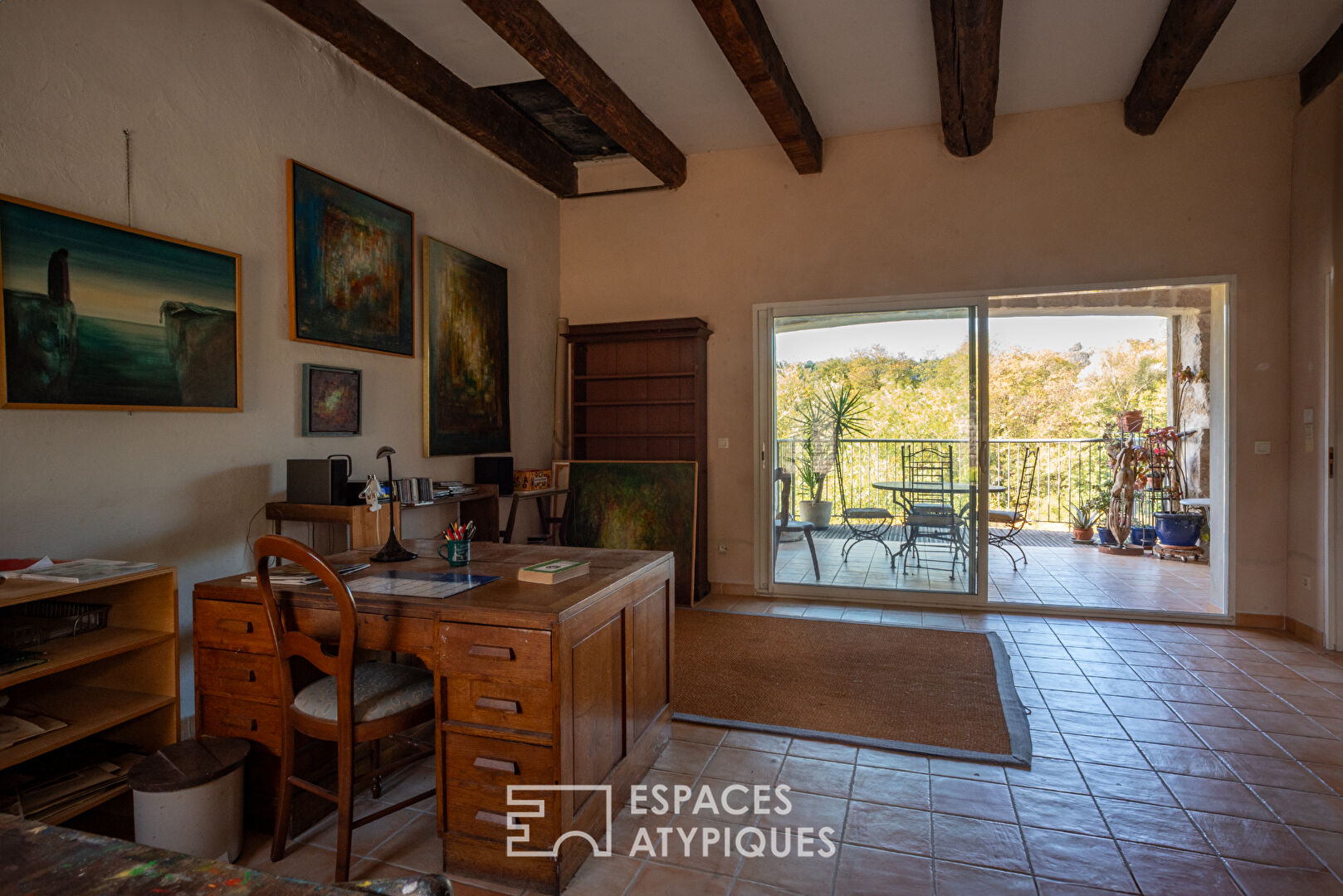 Loft d’artiste lumineux avec terrasse et vue