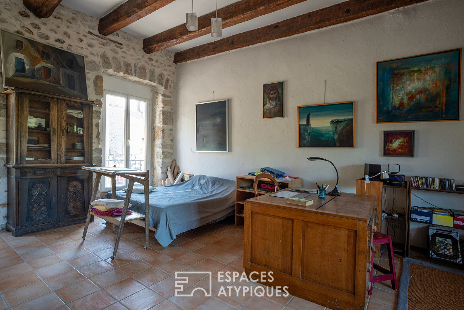 Loft d’artiste lumineux avec terrasse et vue