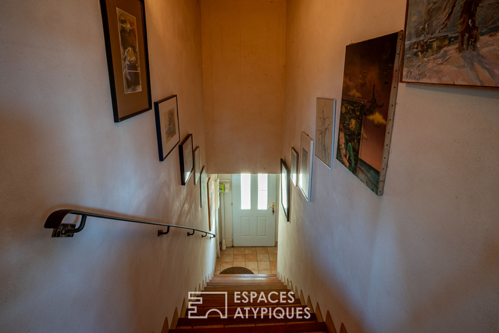 Loft d’artiste lumineux avec terrasse et vue